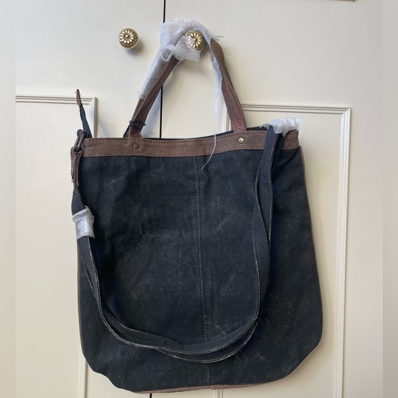 NWT Mona B ROSETTE TOTE - Picture 4 of 7